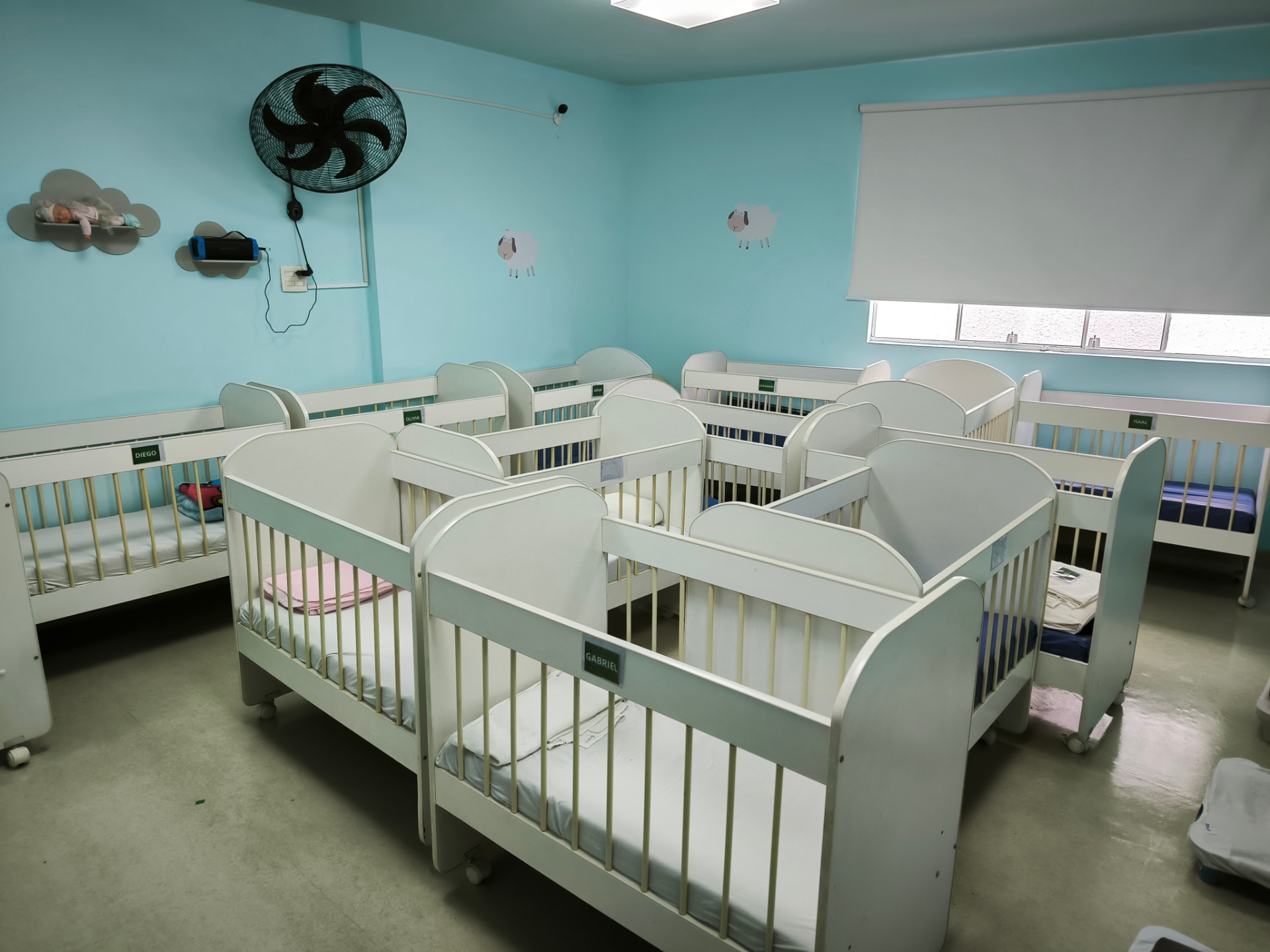 Sala tranquila para o descanso dos bebês